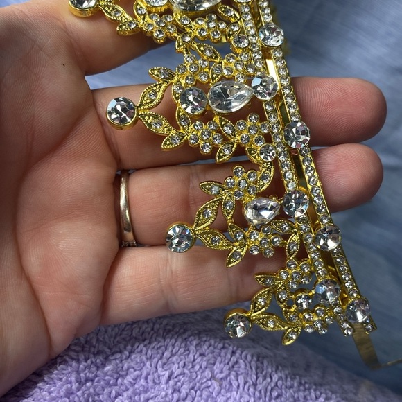 Elegant Metal Gold Tone Tiara with Crystal Accents - Picture 7 of 9